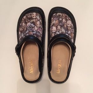 Alegria Seville Meow Nonslip Clogs 😻